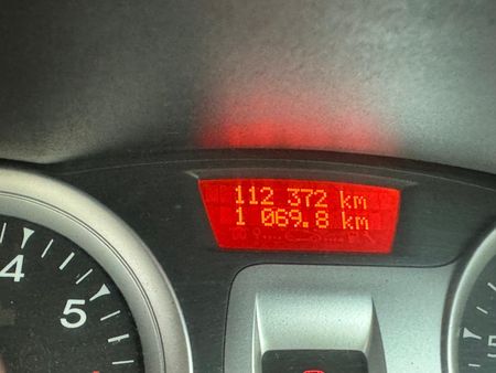 2012-Renault-Clio-III-16-Yahoo-5-dr_4