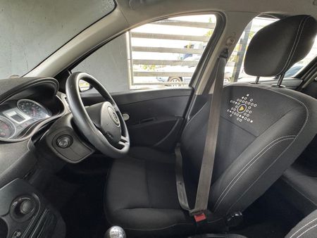 2012-Renault-Clio-III-16-Yahoo-5-dr_7