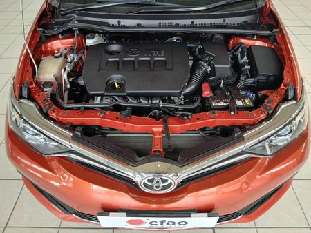 2015-Toyota-Auris-16-XS_10