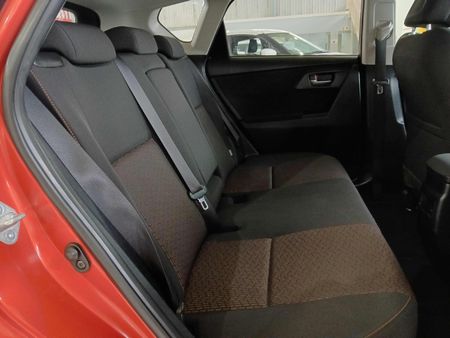 2015-Toyota-Auris-16-XS_19