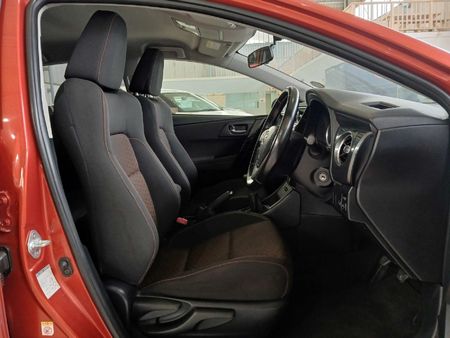 2015-Toyota-Auris-16-XS_6