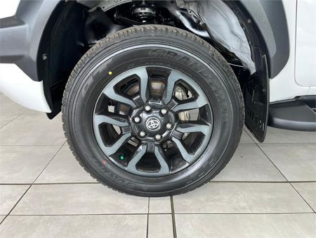2021-Toyota-Hilux-28-GD-6-Raised-Body-Legend-Auto-Double-Cab_8