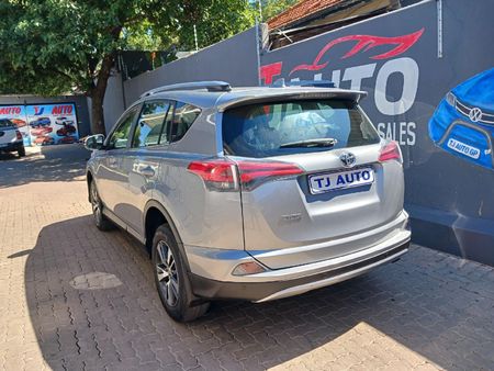 2017-Toyota-RAV4-20-GX-Auto_4