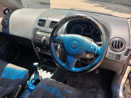 2015-Suzuki-SX4-20_10