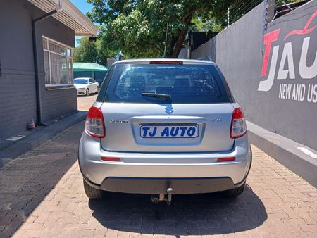 2015-Suzuki-SX4-20_4