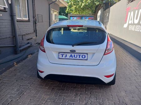 2017-Ford-Fiesta-14-Ambiente-5-dr_5