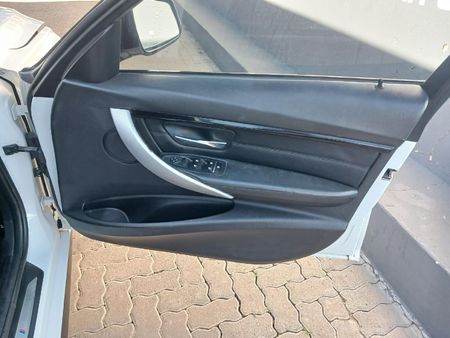 2016-BMW-3-Series-320i-M-Sport-Auto_14
