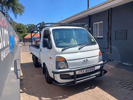 2018-Hyundai-H100-Bakkie-26D-Dropside_3