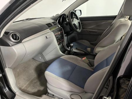 2006-Mazda-3-16-Active_8