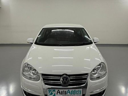 2010-Volkswagen-Jetta-14-TSI-Comfortline_1