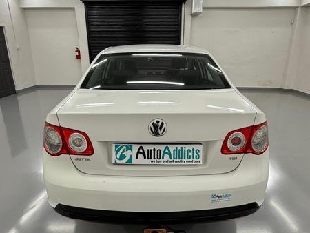 2010-Volkswagen-Jetta-14-TSI-Comfortline_2