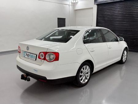2010-Volkswagen-Jetta-14-TSI-Comfortline_5