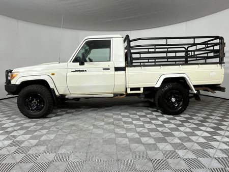 2012-Toyota-Land-Cruiser-79-40-Single-Cab_13