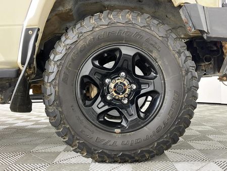 2012-Toyota-Land-Cruiser-79-40-Single-Cab_3