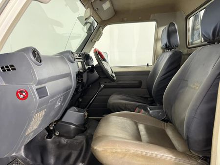 2012-Toyota-Land-Cruiser-79-40-Single-Cab_6