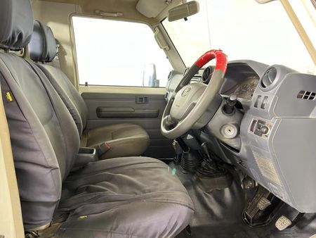 2012-Toyota-Land-Cruiser-79-40-Single-Cab_7