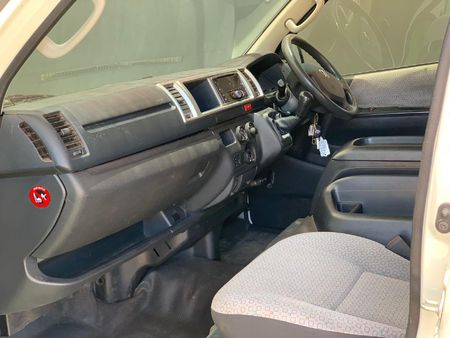 2018-Toyota-Quantum-27-10-seat_9