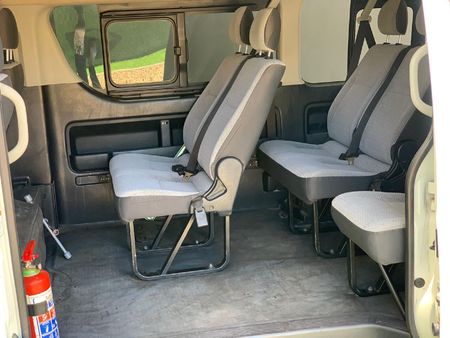 2018-Toyota-Quantum-27-10-seat_15