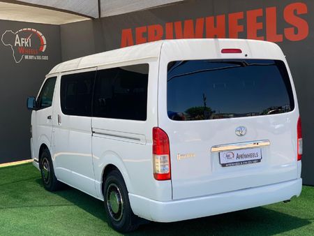 2018-Toyota-Quantum-27-10-seat_1