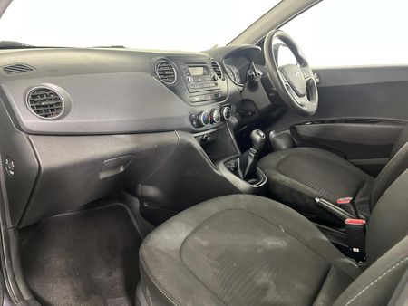 2015-Hyundai-Grand-i10-125-Fluid_5