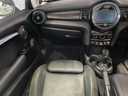 2019-MINI-Hatch-Cooper-S-Auto_13