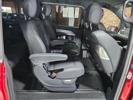 2024-Mercedes-Benz-V-Class-V300d-Exclusive_5