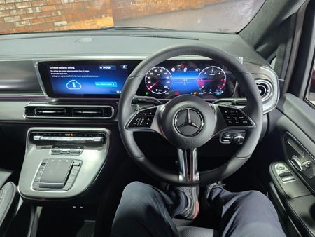 2024-Mercedes-Benz-V-Class-V300d-Exclusive_8
