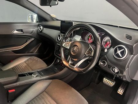 2015-Mercedes-Benz-CLA-200-AMG-Auto_4