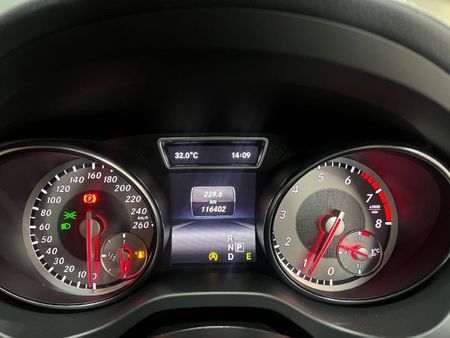 2015-Mercedes-Benz-CLA-200-AMG-Auto_5