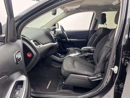 2012-Dodge-Journey-36-V6-SXT-Auto_6