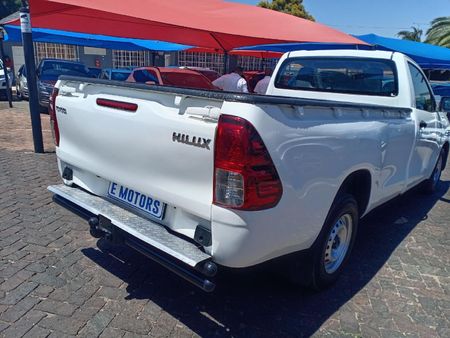 2017-Toyota-Hilux-24-GD-Single-Cab_11
