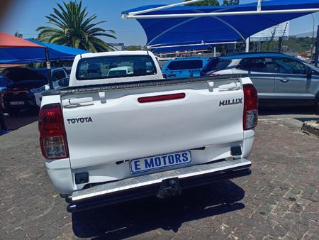 2017-Toyota-Hilux-24-GD-Single-Cab_12