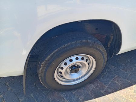 2017-Toyota-Hilux-24-GD-Single-Cab_13