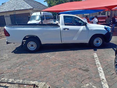2017-Toyota-Hilux-24-GD-Single-Cab_3