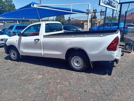 2017-Toyota-Hilux-24-GD-Single-Cab_4