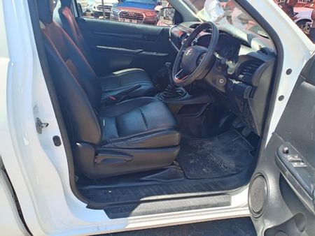 2017-Toyota-Hilux-24-GD-Single-Cab_6
