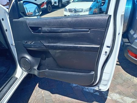 2017-Toyota-Hilux-24-GD-Single-Cab_8