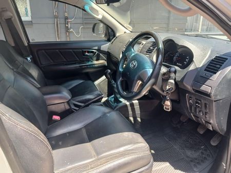 2014-Toyota-Fortuner-30-D-4D-Raised-Body_9