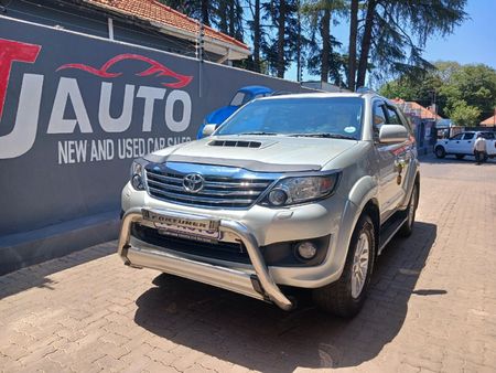 2014-Toyota-Fortuner-30-D-4D-Raised-Body_1