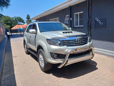 2014-Toyota-Fortuner-30-D-4D-Raised-Body_2
