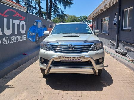 2014-Toyota-Fortuner-30-D-4D-Raised-Body_3
