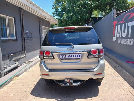 2014-Toyota-Fortuner-30-D-4D-Raised-Body_7
