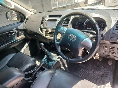 2014-Toyota-Fortuner-30-D-4D-Raised-Body_8