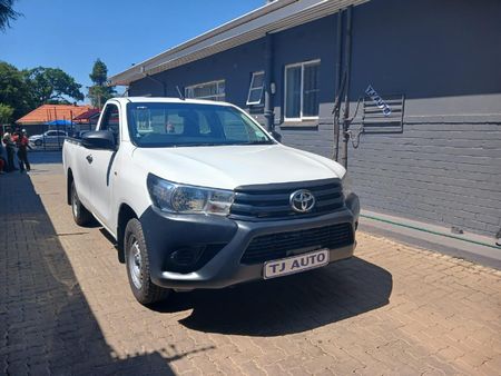 2017-Toyota-Hilux-24-GD-Single-Cab_2