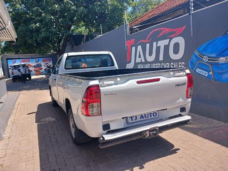 2017-Toyota-Hilux-24-GD-Single-Cab_3