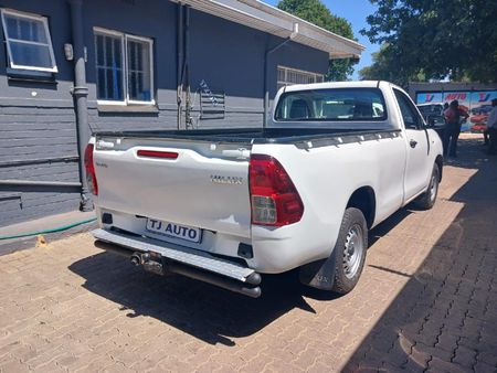 2017-Toyota-Hilux-24-GD-Single-Cab_4