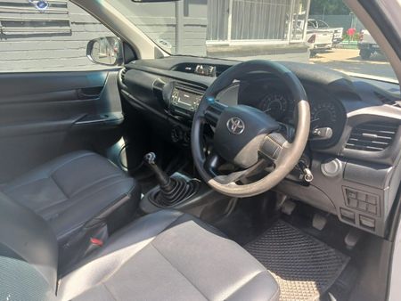 2017-Toyota-Hilux-24-GD-Single-Cab_8