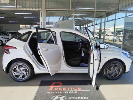 2023-Hyundai-i20-12-Motion_11