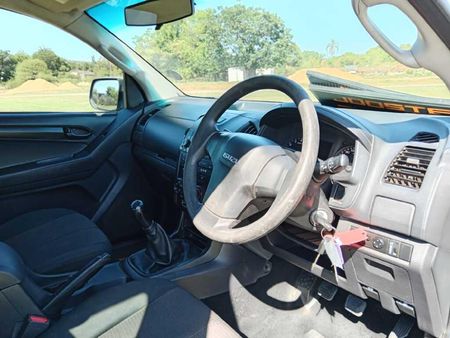 2014-Isuzu-KB-250-D-Teq-LE-Double-Cab_10