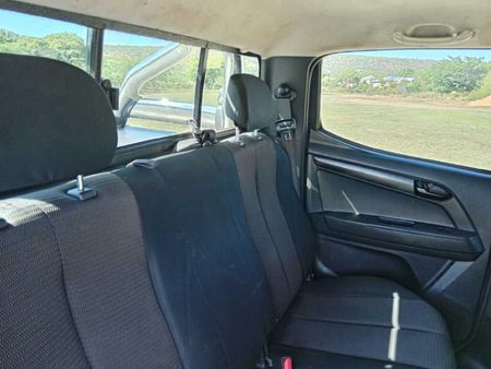2014-Isuzu-KB-250-D-Teq-LE-Double-Cab_13
